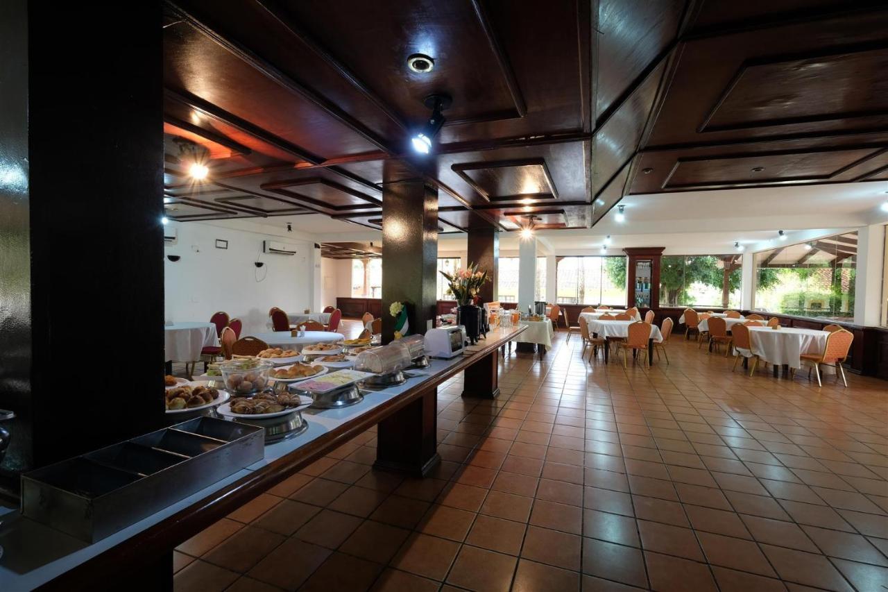 El Pantanal Hotel & Resort Puerto Quijarro  Exteriör bild