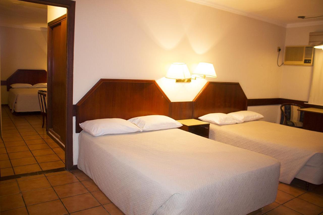 El Pantanal Hotel & Resort Puerto Quijarro  Exteriör bild