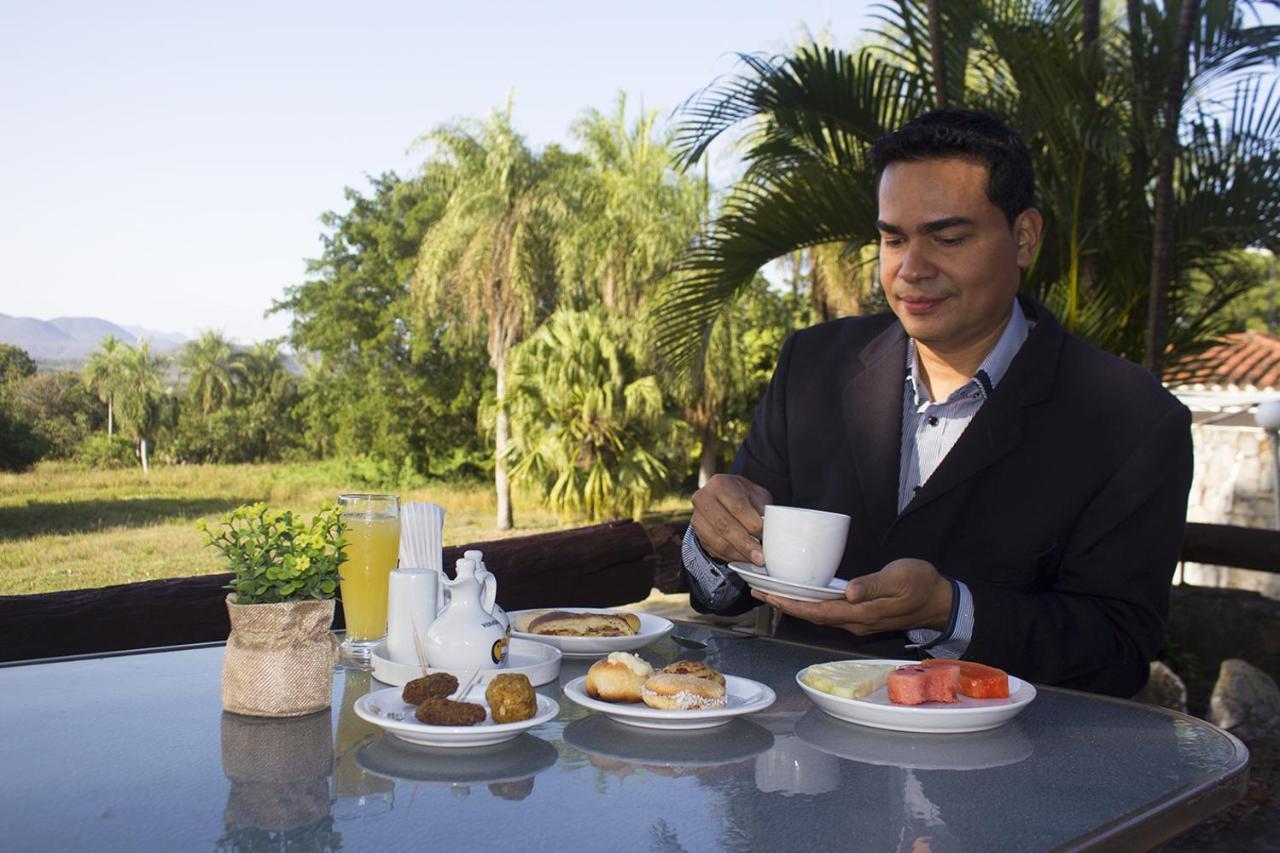 El Pantanal Hotel & Resort Puerto Quijarro  Exteriör bild