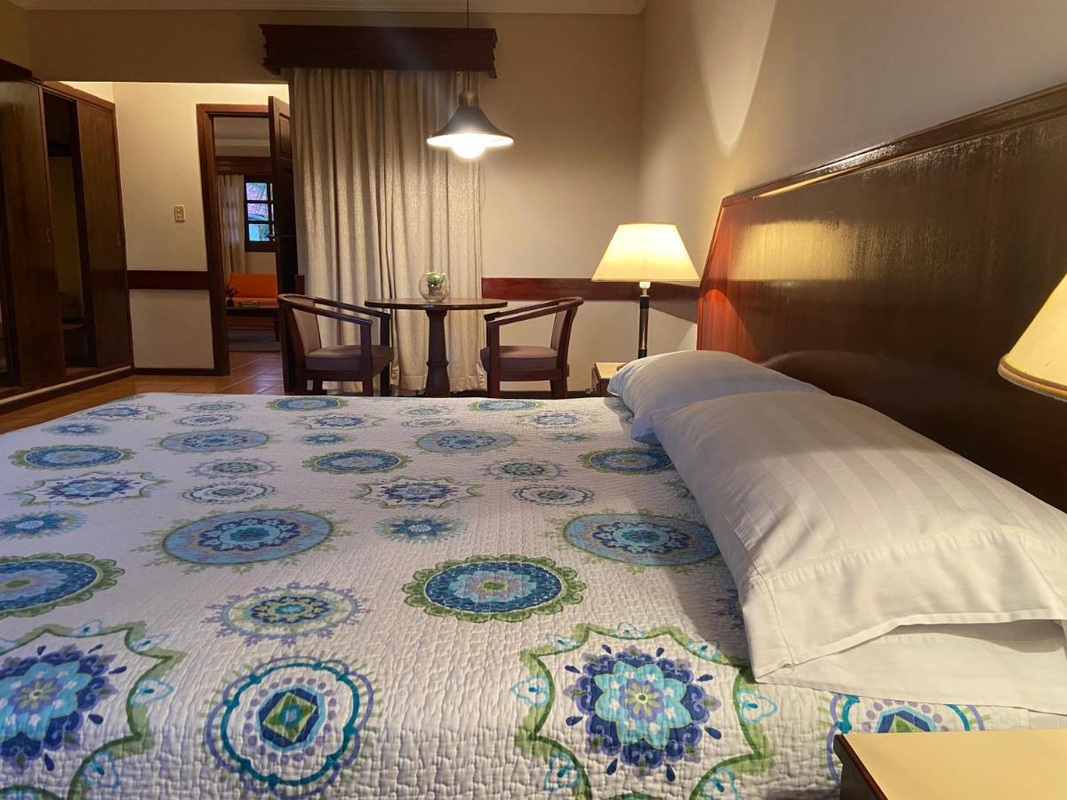 El Pantanal Hotel & Resort Puerto Quijarro  Exteriör bild