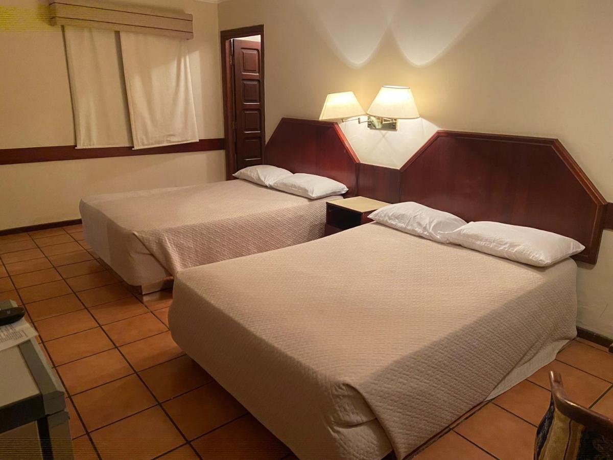 El Pantanal Hotel & Resort Puerto Quijarro  Exteriör bild