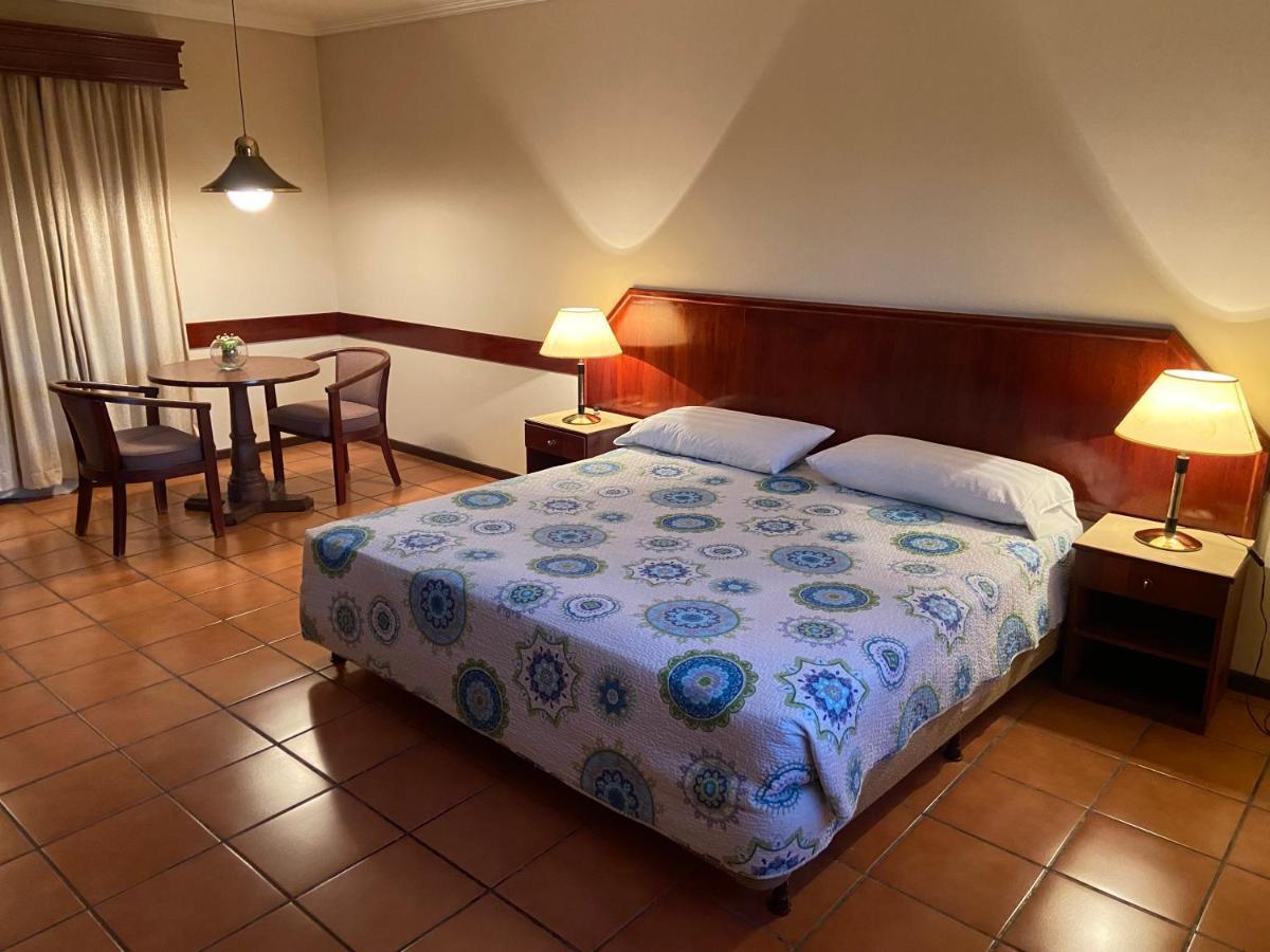 El Pantanal Hotel & Resort Puerto Quijarro  Exteriör bild